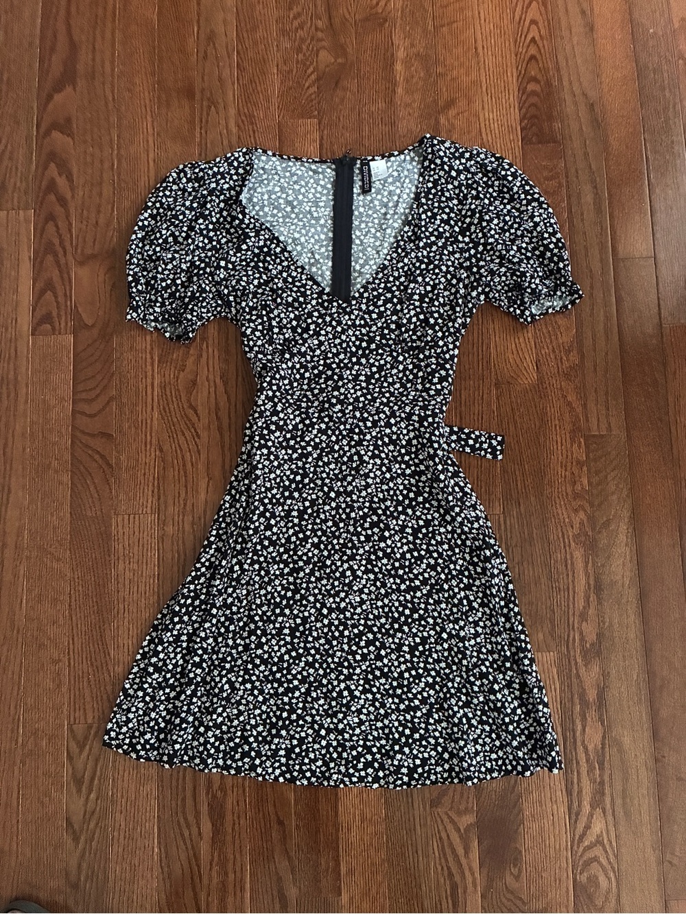 H&M Divided Floral Puff-Sleeve Mini Dress